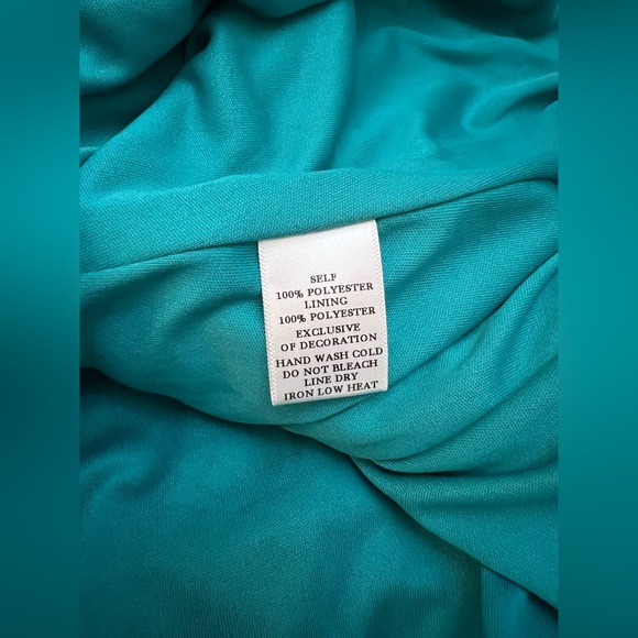 ✨ Rosevelvet Ruched Floral Mini Dress - Sheer Sleeves & Tiered Skirt - Picture 10 of 15